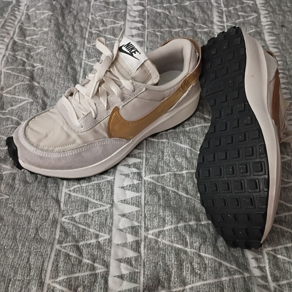 Nike Cream and Gold Running Shoes
